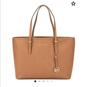 Michael Kors Jet Set Tote (Medium)